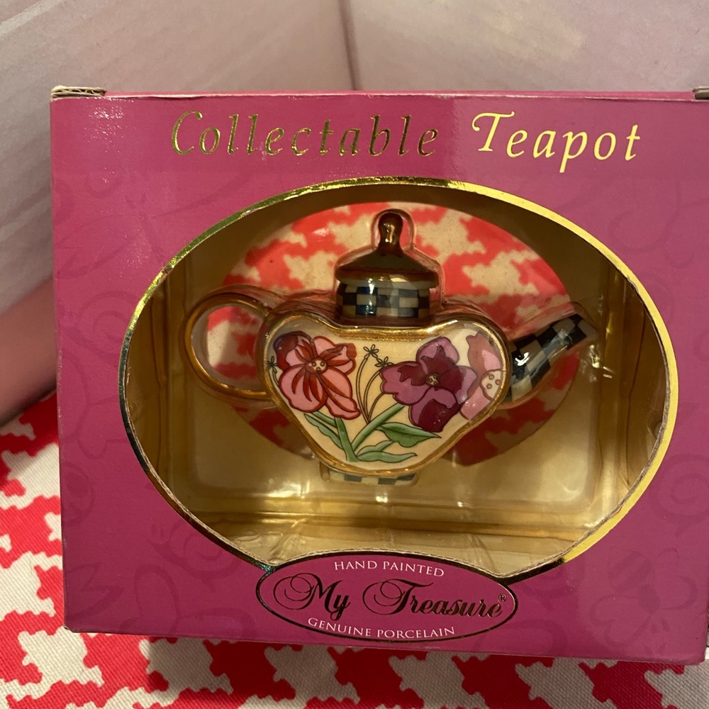My Treasure Genuine Porcelain Teapot